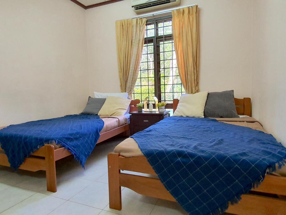 Melaka Afamosa Villa With Private Pool For 10 Pax Alor Gajah Exterior foto